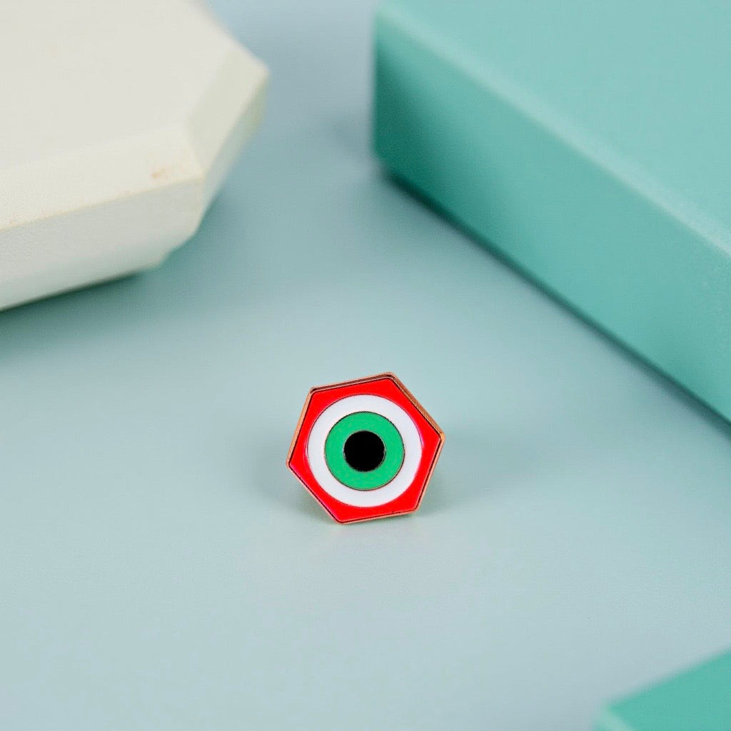 Pins émaillé rouge