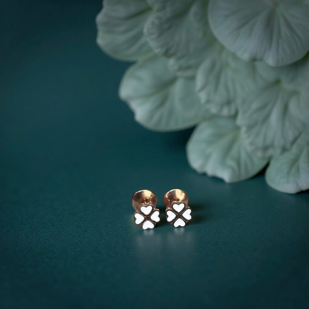 Boucles d'oreille "Lucky" émaillées blanches