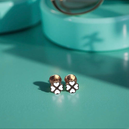 Boucles d'oreille "Lucky" émaillées blanches