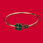 Bracelet "Lucky V" émaillé vert foncé
